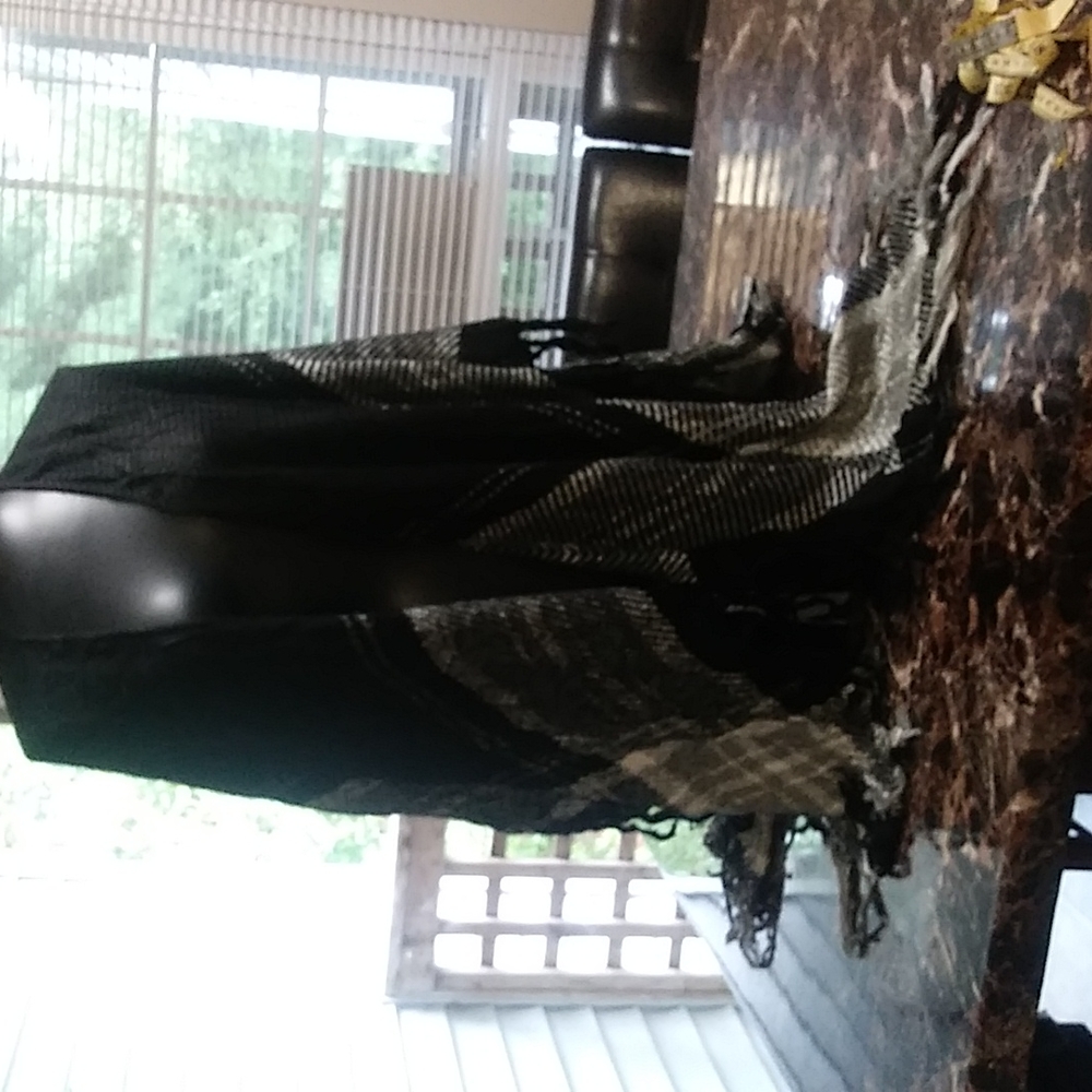 Women's shawl